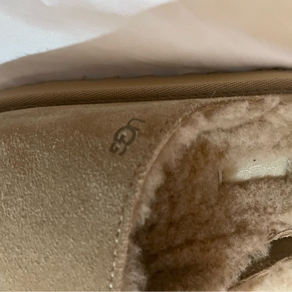 UGG Greenport Slides in Sand Size 5 - Picture 2 of 10